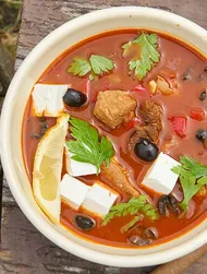 Sopa gulash de ternera, cerdo y pollo