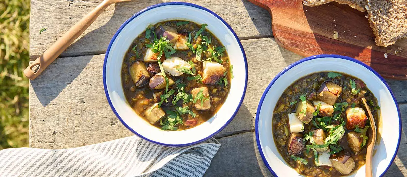 Dal indio de lentejas con berenjena y halloumi