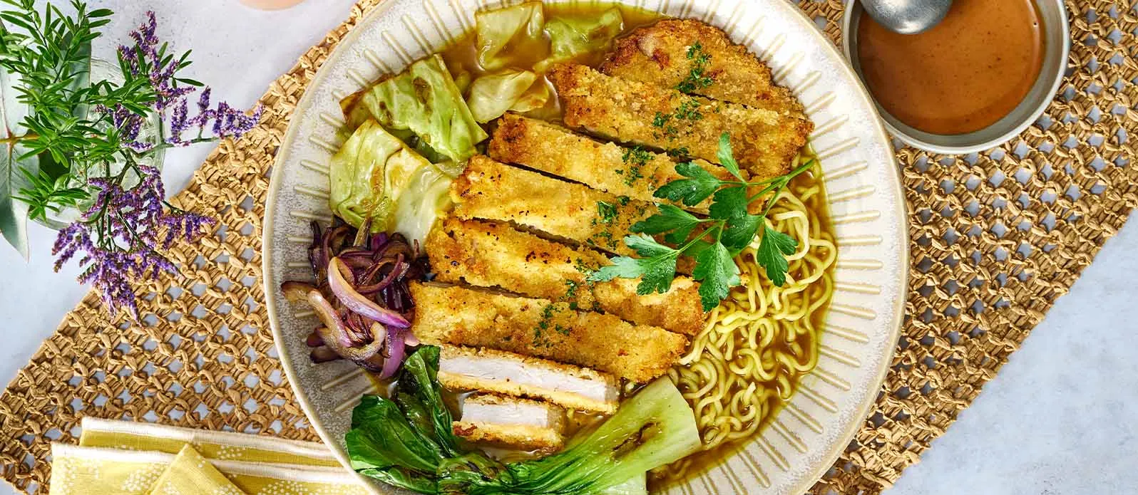 Ramen con escalope al curry y teriyaki
