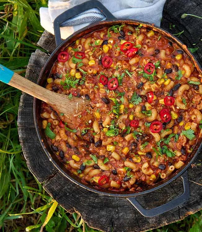 Macarrones con chile, pollo y queso