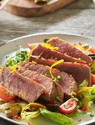 Filete de atún a la plancha con ensalada