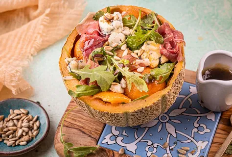 Ensalada de rúcula con melón y prosciutto