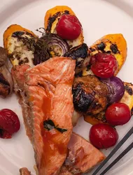 Salmón marinado a la parrilla