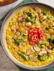 Dal de lentejas rojas con cebolla y mirin