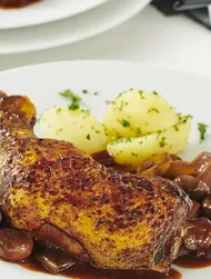 Coq au vin (pollo en salsa de vino tinto)