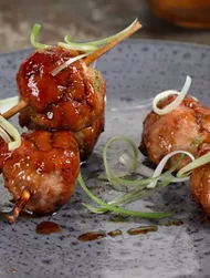 Brochetas de tsukune de pavo