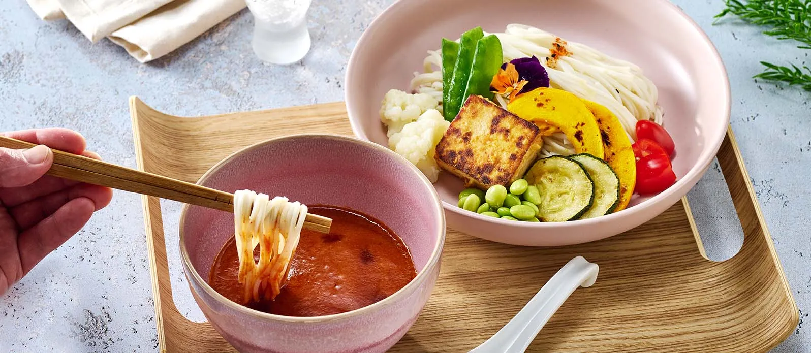 Tsukemen vegano de tomate