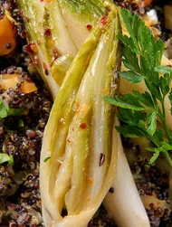 Quinoa estilo oriental con salsa de tahini