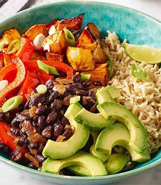 Burrito en bol con boniatos con Teriyaki, frijoles negros y aguacate