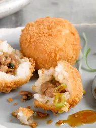 Arancini de pollo al jengibre