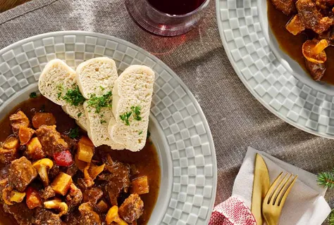 Gulash bohemio de venado con setas