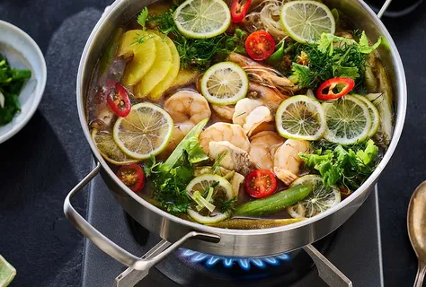 Lẩu cá chua vietnamita: olla caliente de pescado