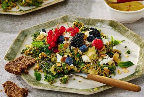 Ensalada de brócoli con kale y queso feta