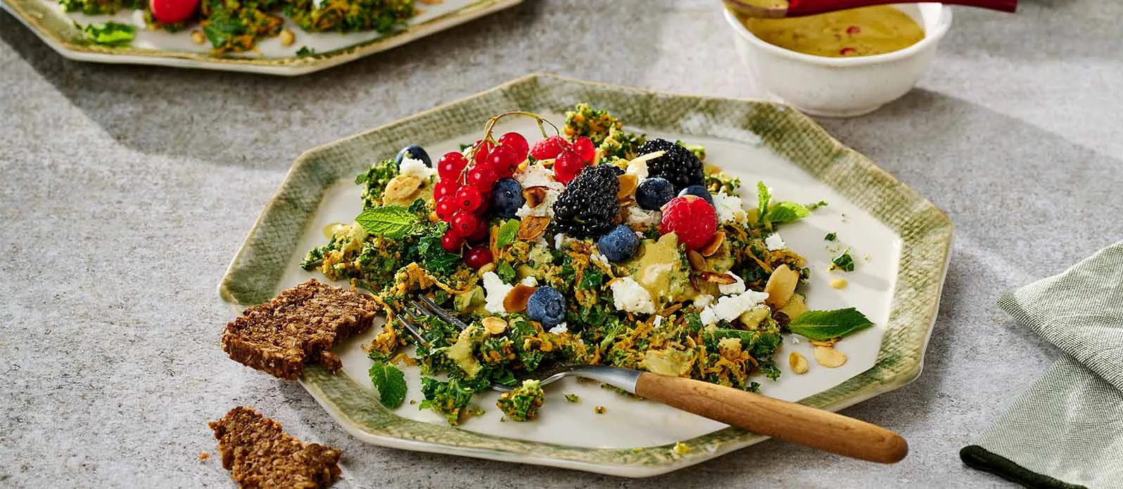 Ensalada de brócoli con kale y queso feta
