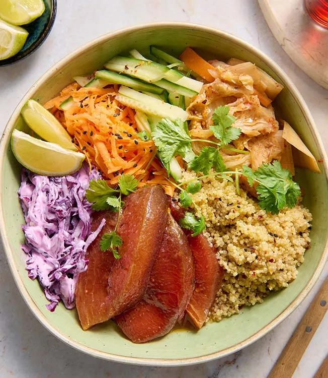 Ceviche estilo salmón con sandía y quinoa