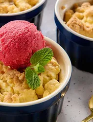 Crumble de pera y manzana con cobertura vegetal