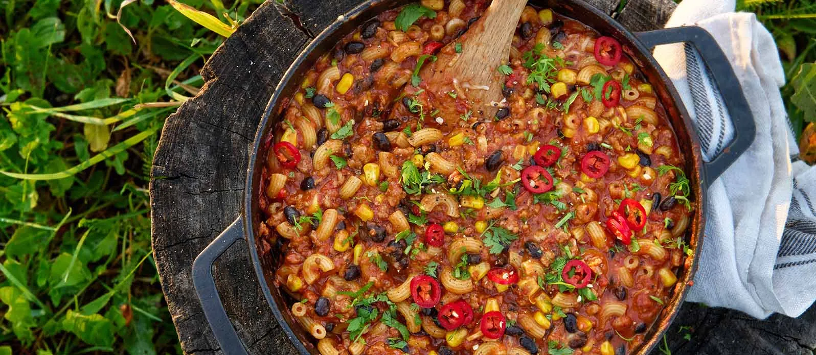 Macarrones con chile, pollo y queso