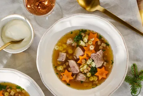 Sopa bohemia festiva con salsa de soja