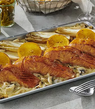 Filete de salmón en salsa de naranja con crema de champiñones