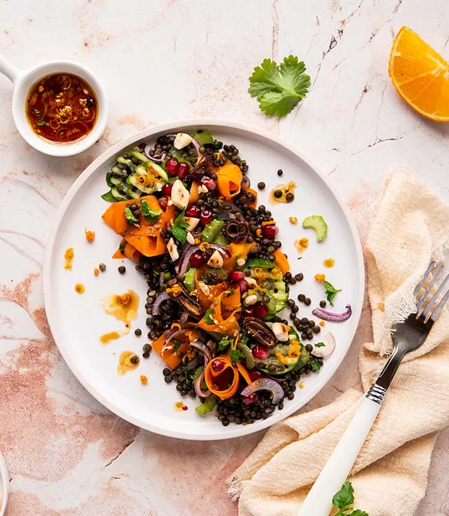 Ensalada de lentejas con dátiles y vinagreta de cítricos