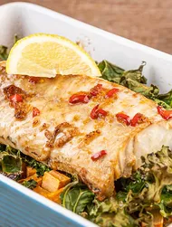 Bacalao al horno con kale y boniato