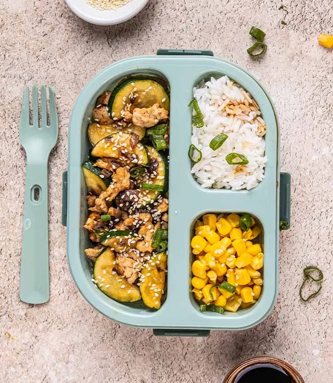 Bol de arroz con pavo y calabacín