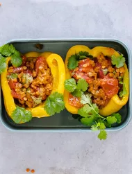 Pimientos rellenos de lentejas y tomates