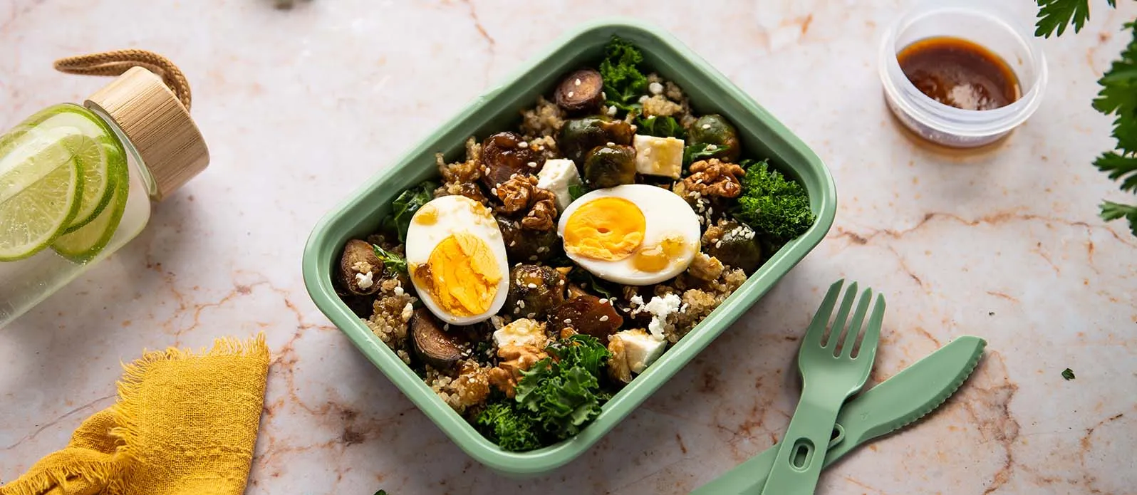 Ensalada de quinoa con coles de Bruselas caramelizadas