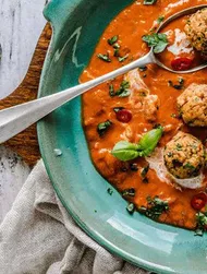 Bolas de mijo en salsa de curry picante