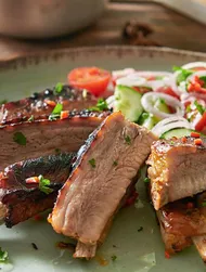Costillas especiadas con soja y manzana